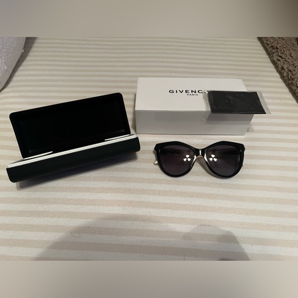 NEW IN BOX | Women’s Givenchy 55MM Oversized Round Tortoiseshell Sunglasses - Picture 4 of 9
